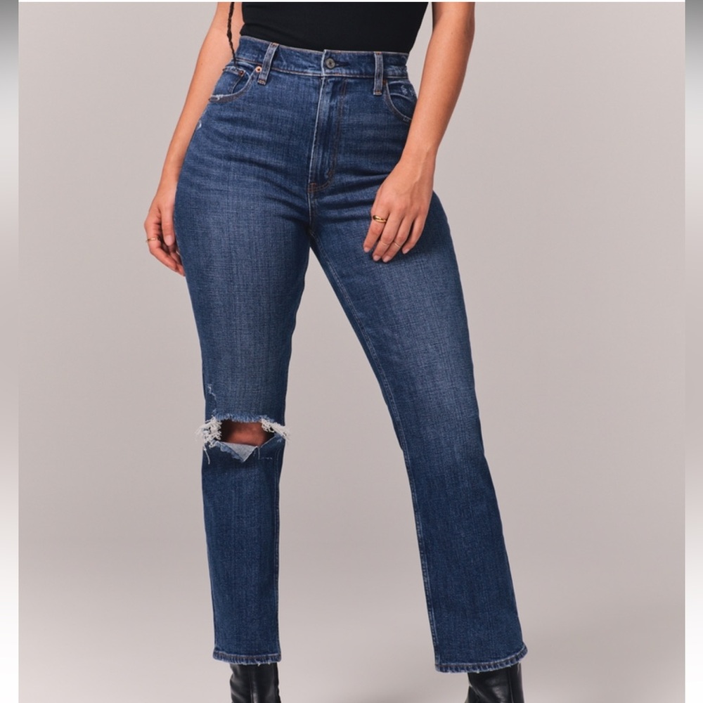 Abercrombie Curve Love Ultra High
Rise Ankle Straight Jean